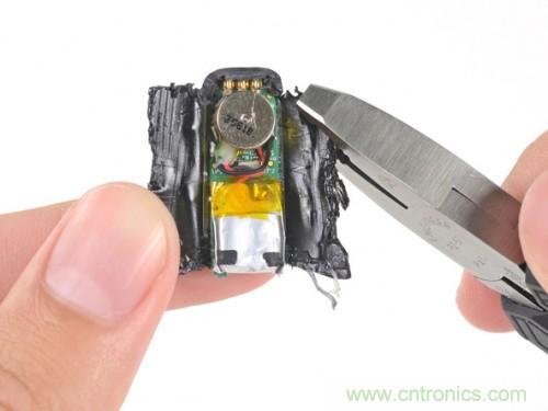 割開塑料管道，剝離