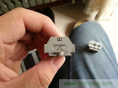 手工打造太陽能充電照明系統(tǒng)：點亮LED給手機(jī)充電