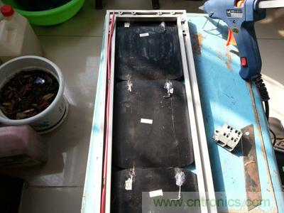 手工打造太陽能充電照明系統(tǒng)：點亮LED給手機(jī)充電