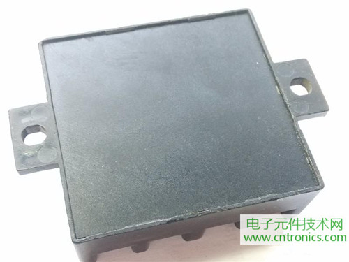 漏電保護器拆解：結構有差異，做工不錯