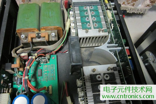 用料很給力！專業(yè)后級功放美國高峰FA1201拆解