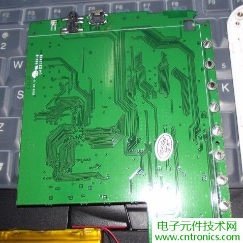 探秘電子紙！一款電紙書的電子墨水屏拆解