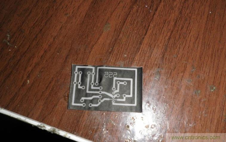 DIY菜鳥(niǎo)福音！感光干膜PCB負(fù)片輸出的一種方法！