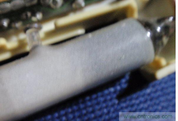 燈管,一頭黑了無法修復了