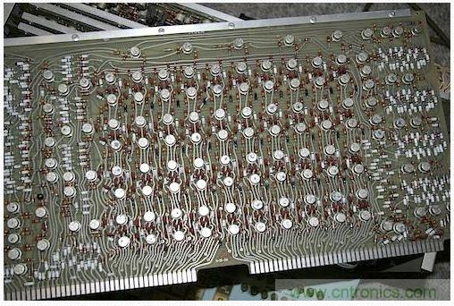 經典懷舊拆解!歷史彌留的可編程科學計算器 from 1966