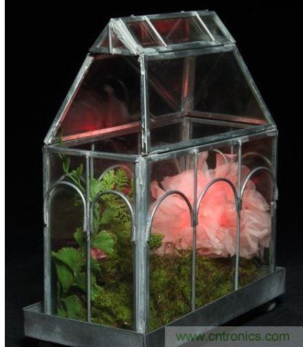 當傳感器讀到的數(shù)值低于閾值,則LED會閃爍紅光