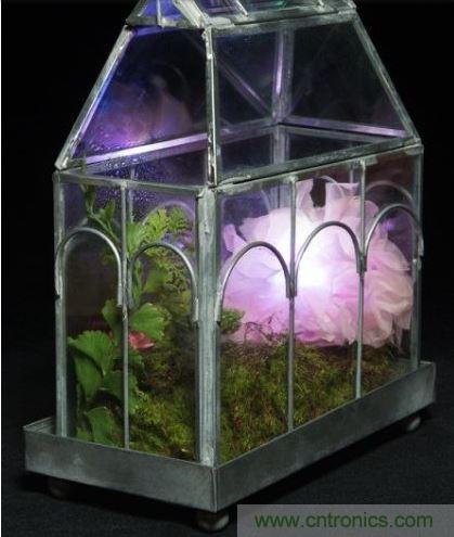 當傳感器讀到的數(shù)值低于閾值,則LED會閃爍紅光