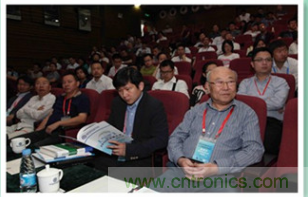 圖6：哈爾濱工業大學教授楊孝宗和蘇州納米技術與仿真研究所博導張鋌等專家坐鎮2015中國創客論壇，為中國創新加油！