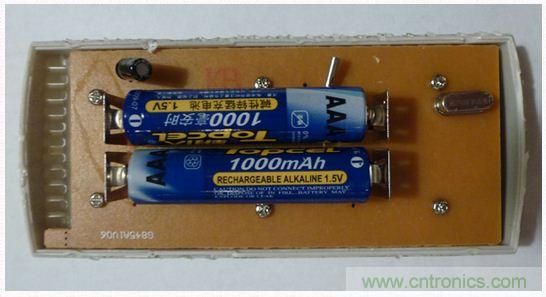 圖3：兩個(gè)傳統(tǒng)的AAA可充電堿性電池。