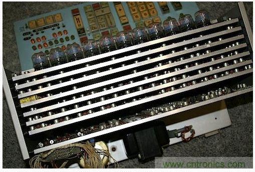 拆解也懷舊,讓人驚嘆的古董級(jí)可編程科學(xué)計(jì)算器 from 1966