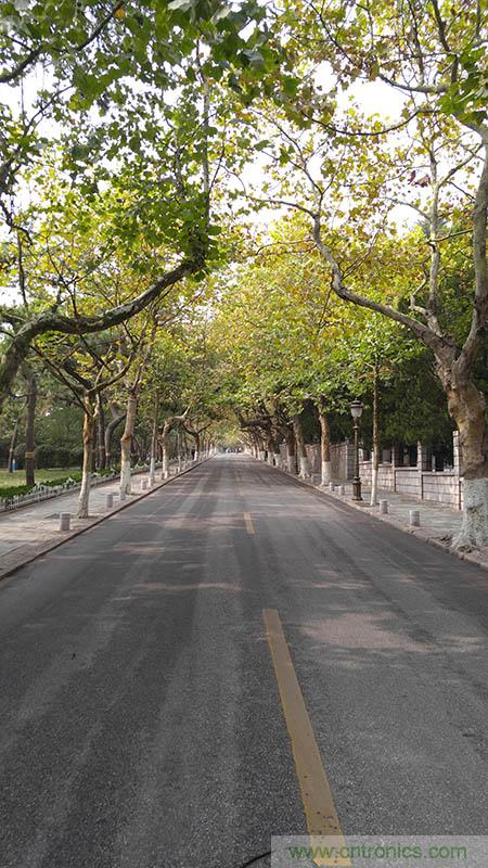 業界良心 LG V10 評測:剛毅、冷峻，不失人性化