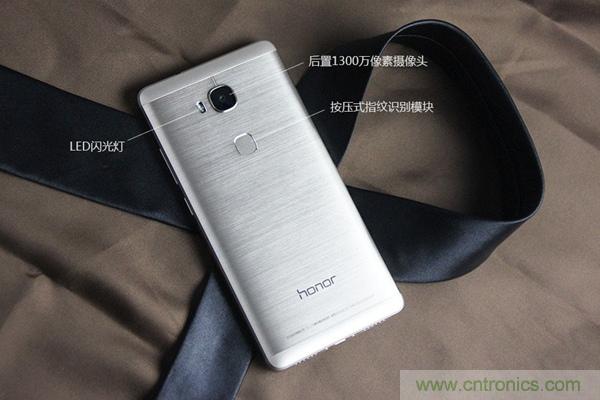 2015年9款千元智能手機橫評：誰才是紅海霸主？