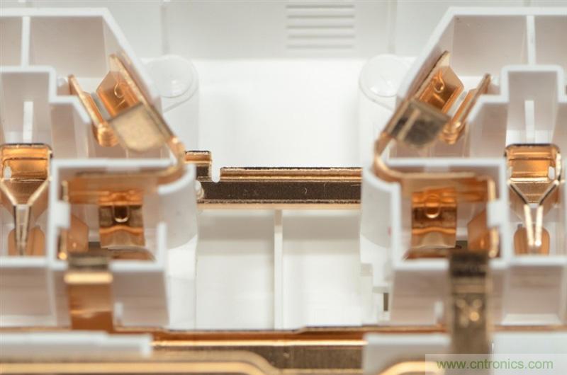 做工怒贊 神秘芯片!小米智能插線板拆解、評測