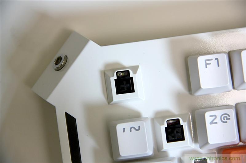 曾經的網吧統治者&mdash;雙飛燕血手幽靈機械鍵盤，真世界最快？