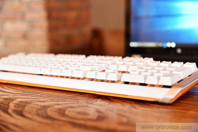 左手寫愛，右手寫他&mdash;&mdash;從此鍵盤鼠標(biāo)不分家！