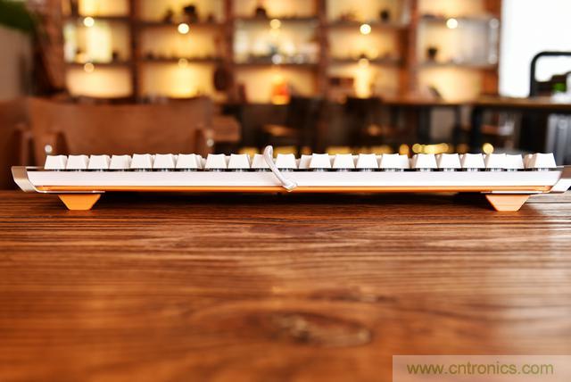 左手寫愛，右手寫他&mdash;&mdash;從此鍵盤鼠標(biāo)不分家！