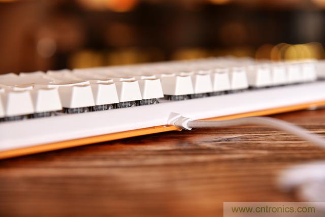 左手寫愛，右手寫他&mdash;&mdash;從此鍵盤鼠標(biāo)不分家！