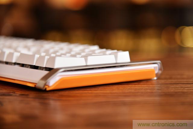 左手寫愛，右手寫他&mdash;&mdash;從此鍵盤鼠標(biāo)不分家！