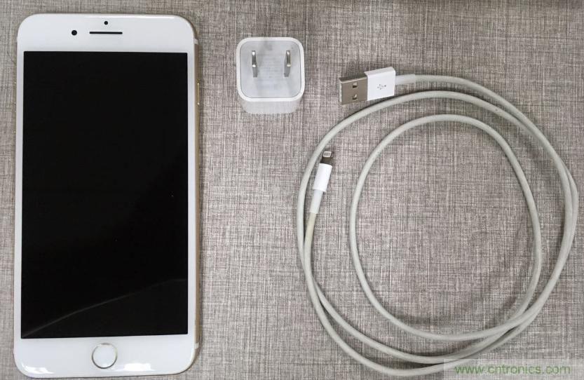 &ldquo;瘋7&rdquo;手機(jī)充電實(shí)測(cè)：為何沿用傳統(tǒng)充電模式？