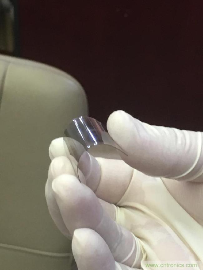 可彎曲摔不碎的半導體？顛覆你的認知