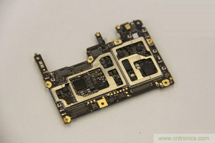 堅果R1拆解：內(nèi)部設(shè)計究竟如何？