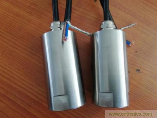 振動(dòng)傳感器的機(jī)電變換原理？主要的分類有哪些？