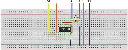   材料  ? ADALM2000主動學習模塊 ? 無焊試驗板和跳線套件 ? 一臺HPH1-1400L 6繞組變壓器 ? 一臺HPH1-0190L 6繞組變壓器 ? 兩個100 Ω電阻  說明  在無焊試驗板上構建圖2所示的電路。需要使用此設置來測量初級/次級匝數比為1:1的三種不同配置下，兩個變壓器型號各自的頻率響應。兩個紅色箭頭表示在初級和次級使用同一個線圈的配置中連接源電阻和負載電阻的位置。藍色箭頭對應的是在初級和次級使用兩個串聯線圈的配置。綠色箭頭對應的是在初級和次級使用三個串聯線圈的配置。