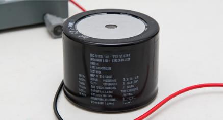 薄膜電容使用指南：從安裝到維護(hù)的七大關(guān)鍵注意事項(xiàng)